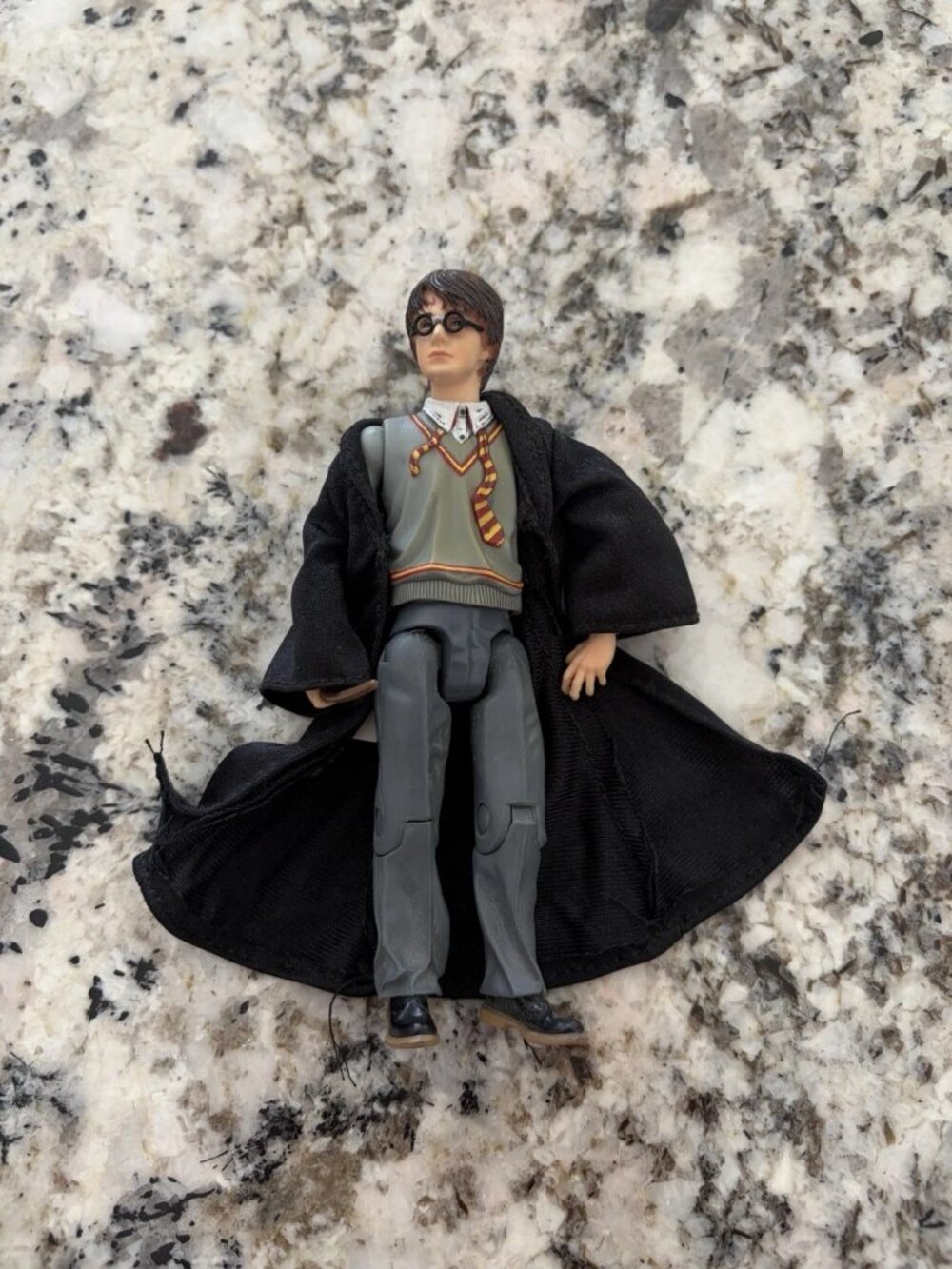 Harry Potter Action Figure Mattel 2003 Cloak Glasses Wand